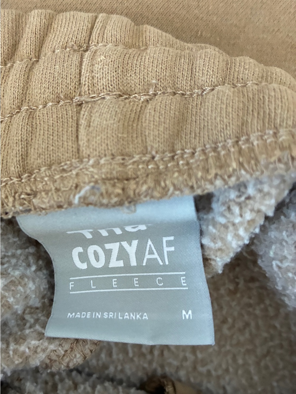 Aritzia - Tna - Tan Sweatsuit set
Joggers and cropped hoodie - Picture 3 of 3